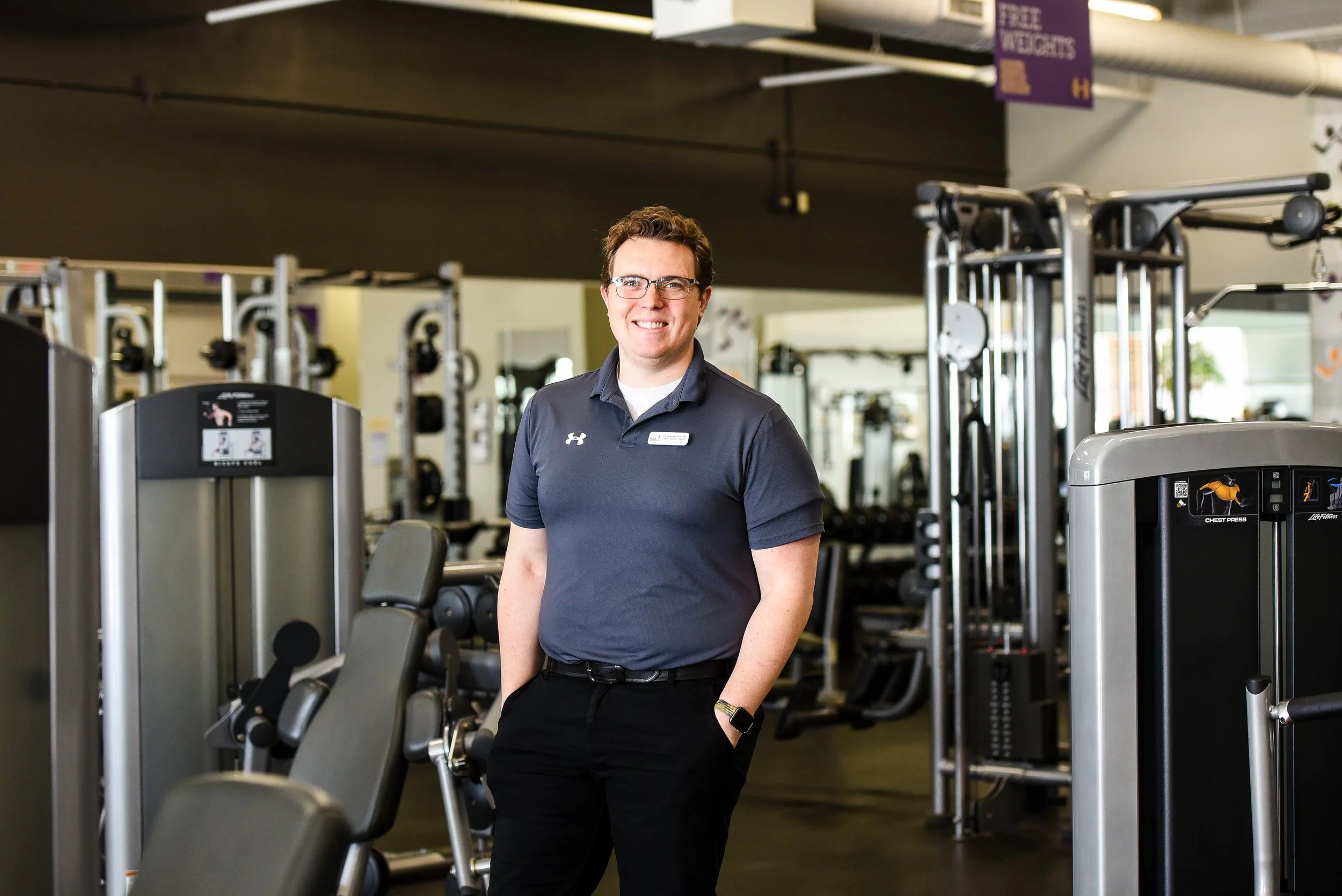 AdaPT therapist in an open, well-equipped exercise space